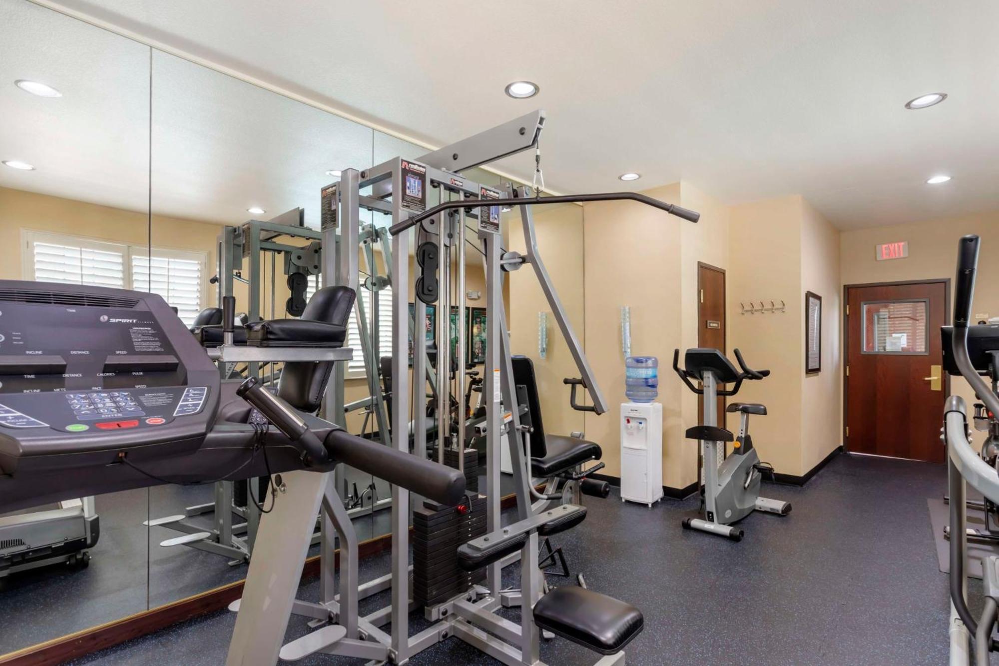 Best Western Plus Crown Colony Inn & Suites Лафкин Экстерьер фото