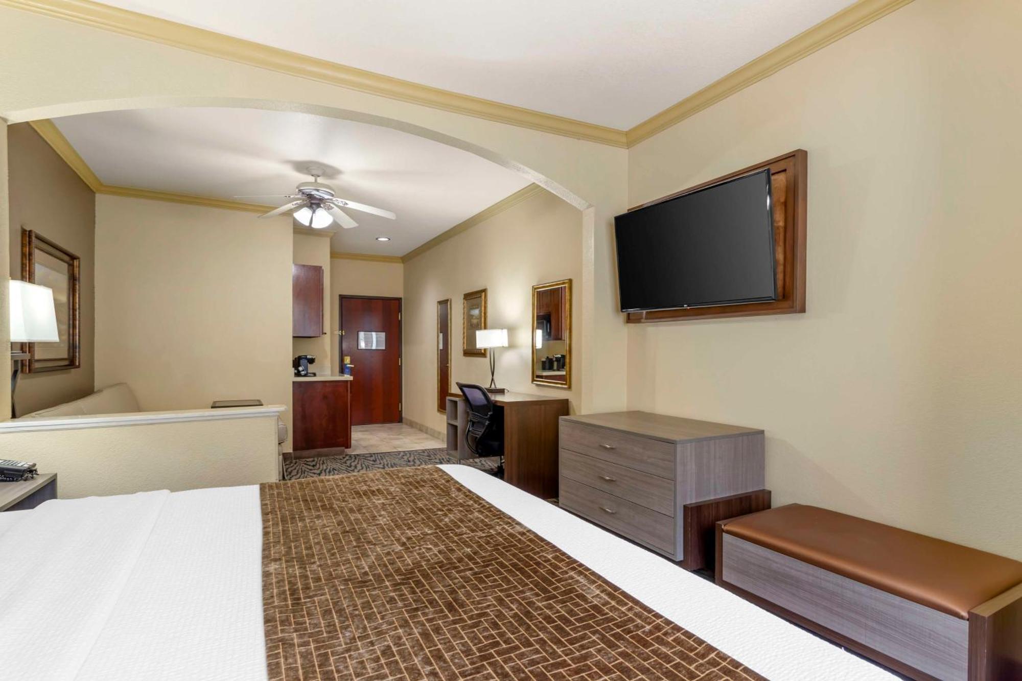 Best Western Plus Crown Colony Inn & Suites Лафкин Экстерьер фото