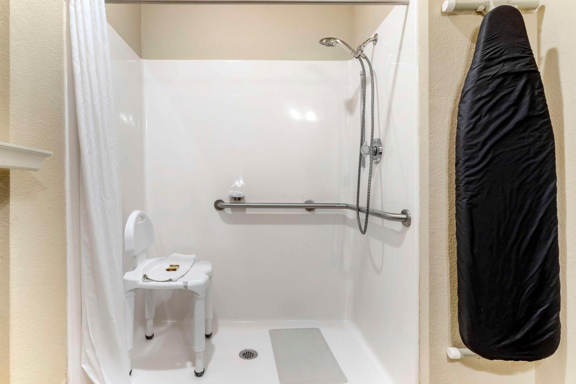 Best Western Plus Crown Colony Inn & Suites Лафкин Экстерьер фото
