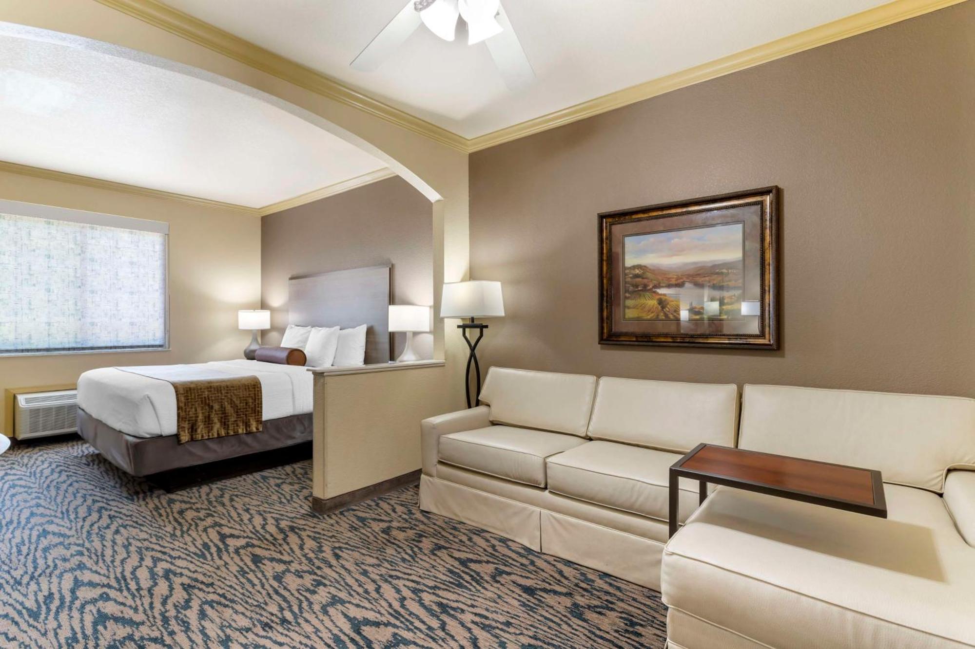 Best Western Plus Crown Colony Inn & Suites Лафкин Экстерьер фото