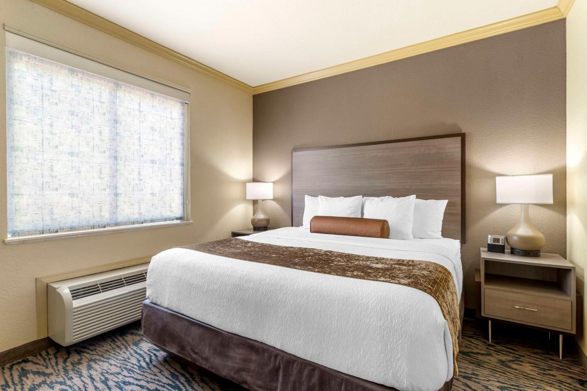 Best Western Plus Crown Colony Inn & Suites Лафкин Экстерьер фото