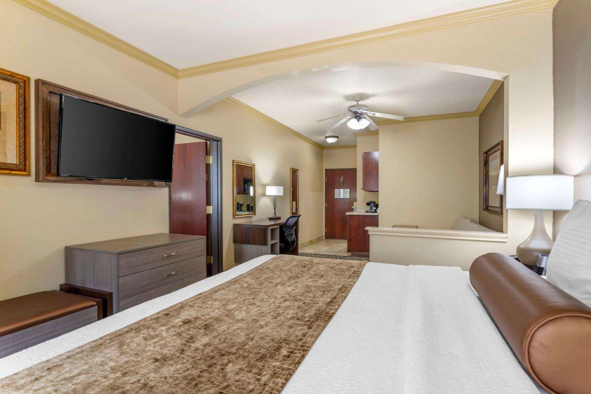 Best Western Plus Crown Colony Inn & Suites Лафкин Экстерьер фото