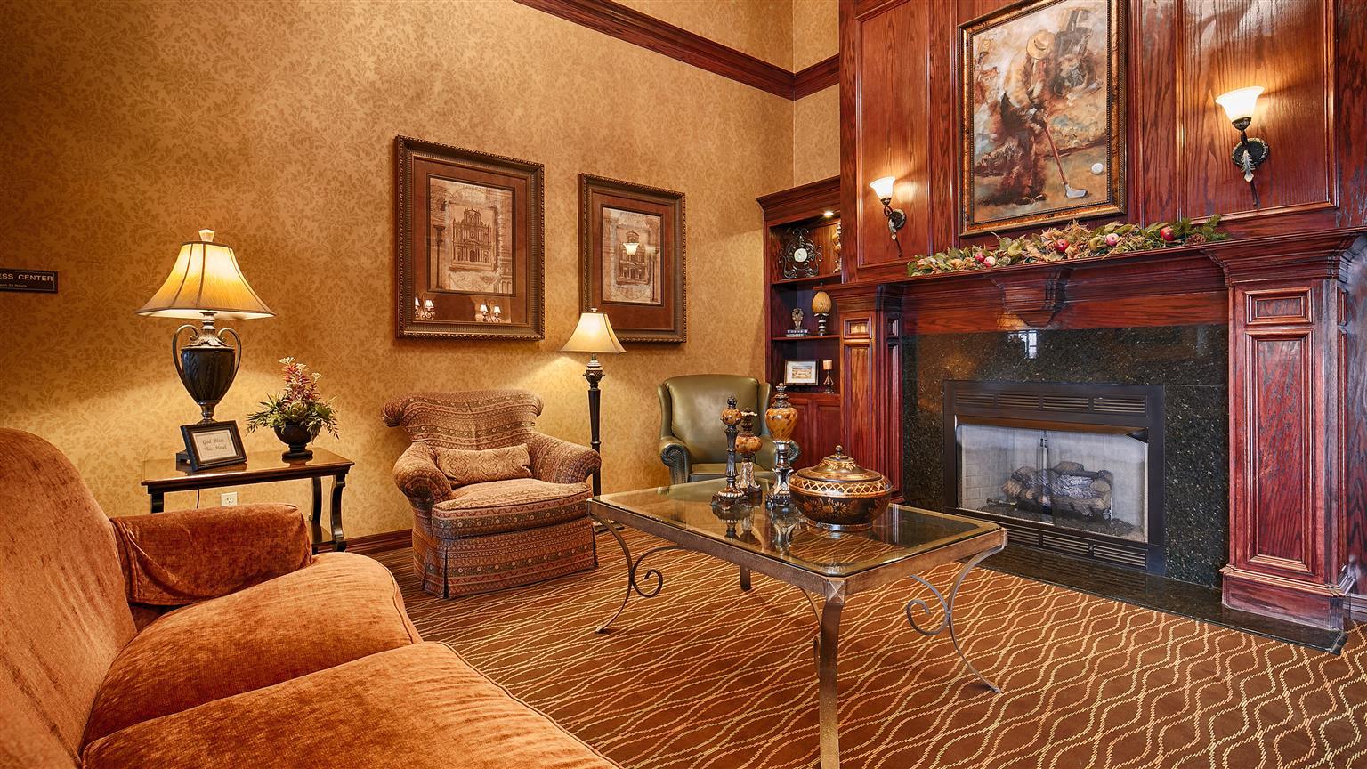 Best Western Plus Crown Colony Inn & Suites Лафкин Экстерьер фото