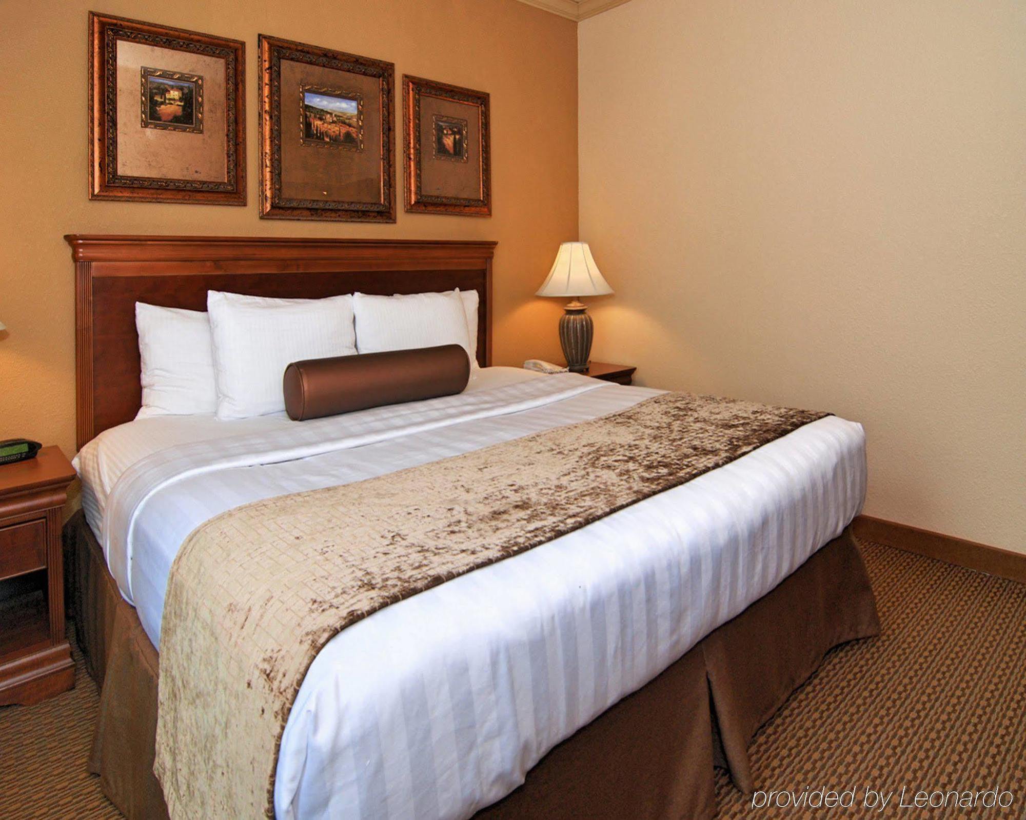 Best Western Plus Crown Colony Inn & Suites Лафкин Экстерьер фото